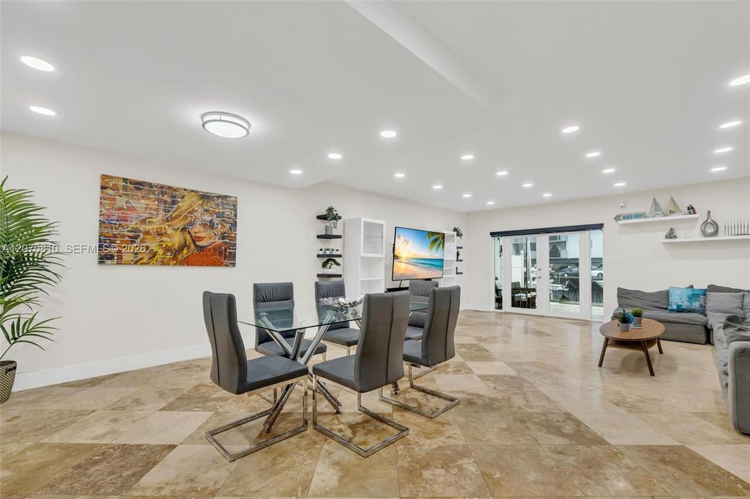 For Sale: $699,900 (2 beds, 2 baths, 1486 Square Feet)