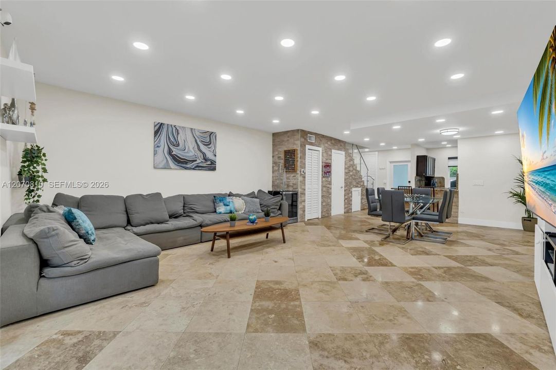 For Sale: $699,900 (2 beds, 2 baths, 1486 Square Feet)