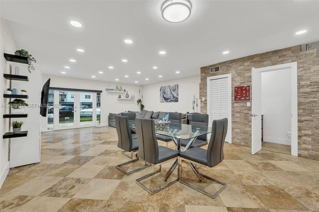 For Sale: $699,900 (2 beds, 2 baths, 1486 Square Feet)
