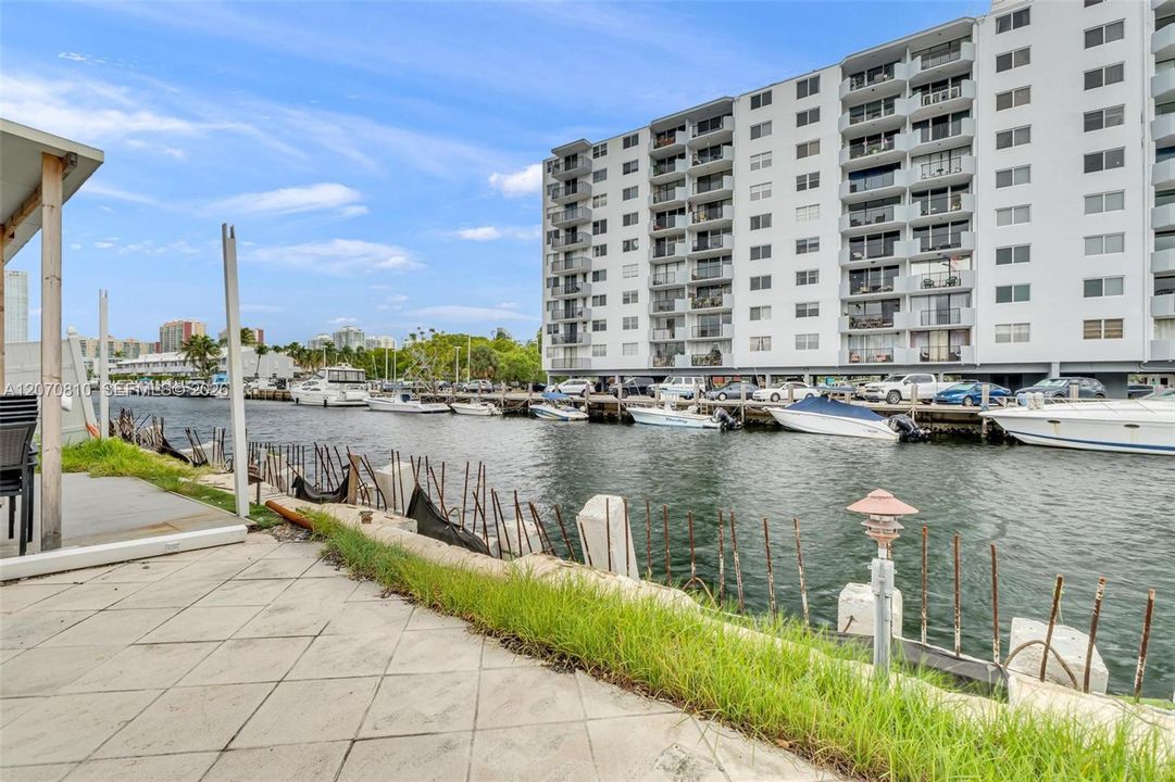 For Sale: $699,900 (2 beds, 2 baths, 1486 Square Feet)