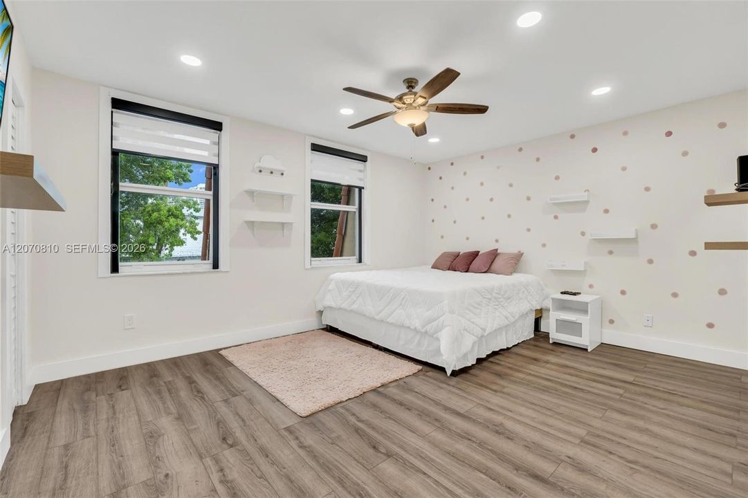 For Sale: $699,900 (2 beds, 2 baths, 1486 Square Feet)