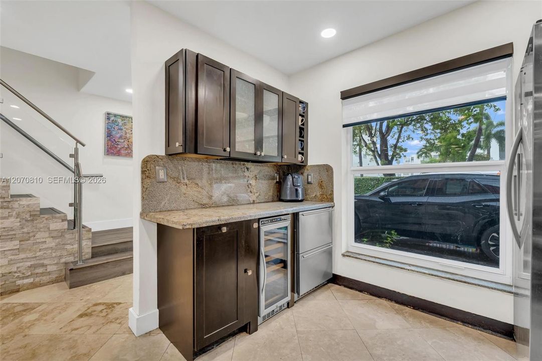For Sale: $699,900 (2 beds, 2 baths, 1486 Square Feet)