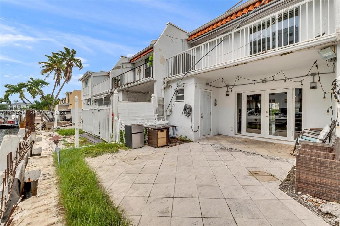 For Sale: $699,900 (2 beds, 2 baths, 1486 Square Feet)