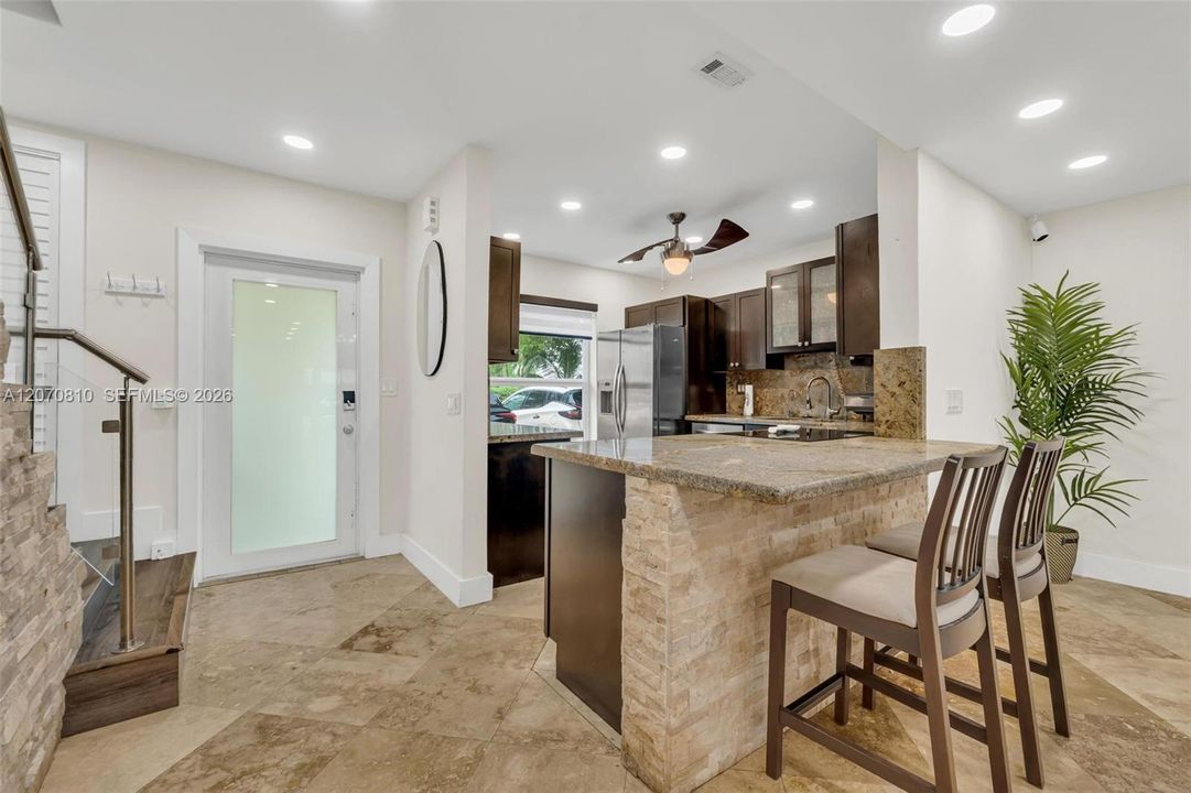 For Sale: $699,900 (2 beds, 2 baths, 1486 Square Feet)