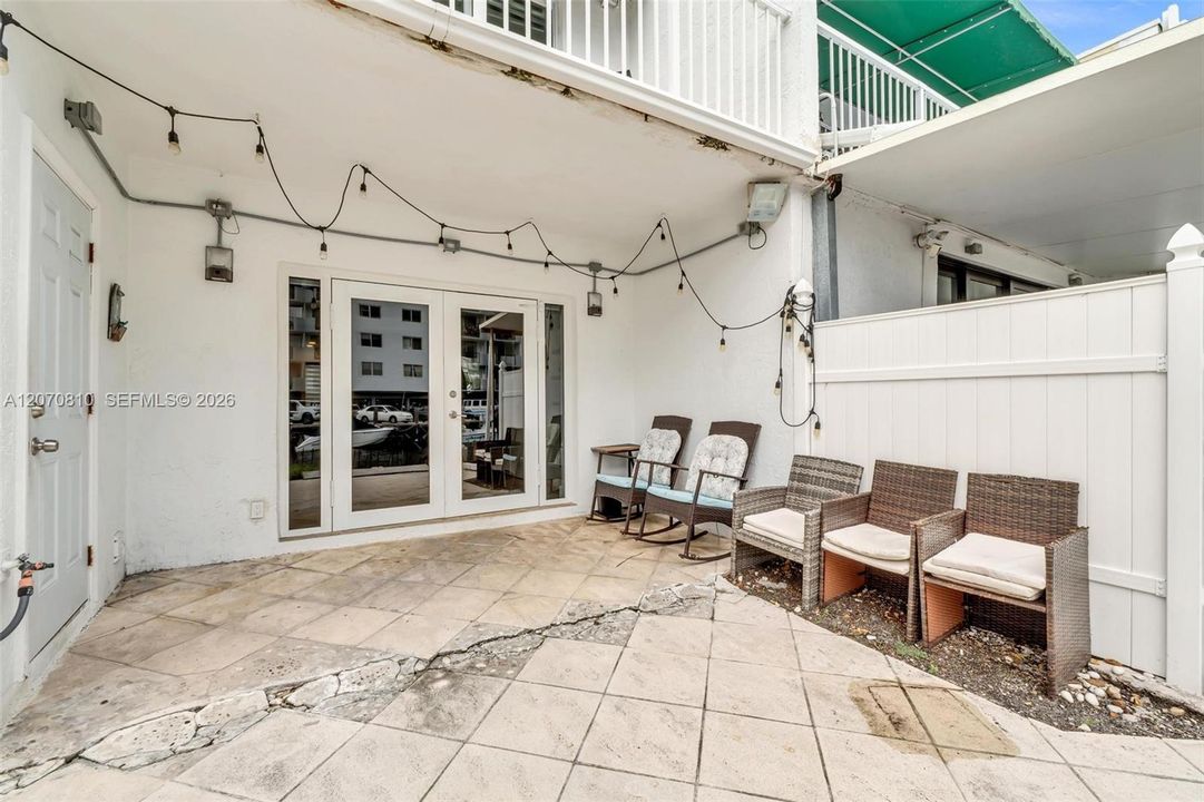 For Sale: $699,900 (2 beds, 2 baths, 1486 Square Feet)