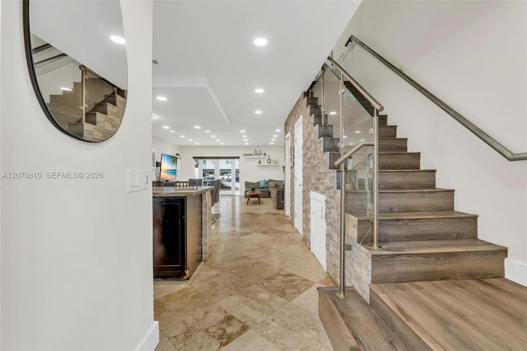 For Sale: $699,900 (2 beds, 2 baths, 1486 Square Feet)
