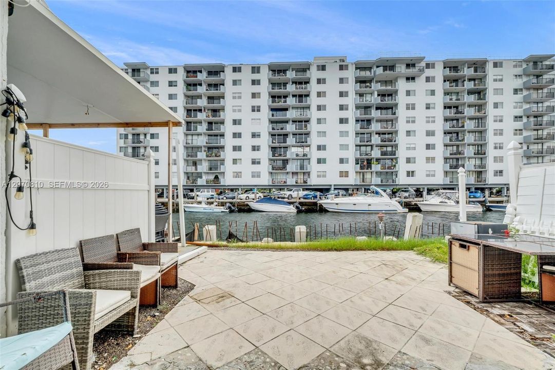 For Sale: $699,900 (2 beds, 2 baths, 1486 Square Feet)