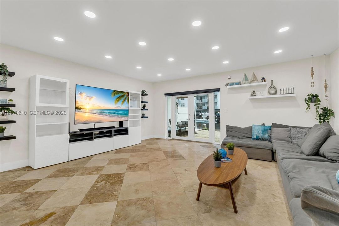For Sale: $699,900 (2 beds, 2 baths, 1486 Square Feet)