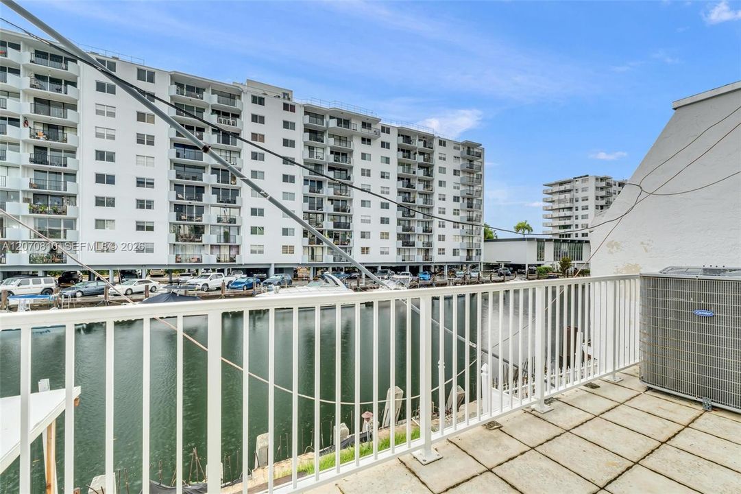 For Sale: $699,900 (2 beds, 2 baths, 1486 Square Feet)