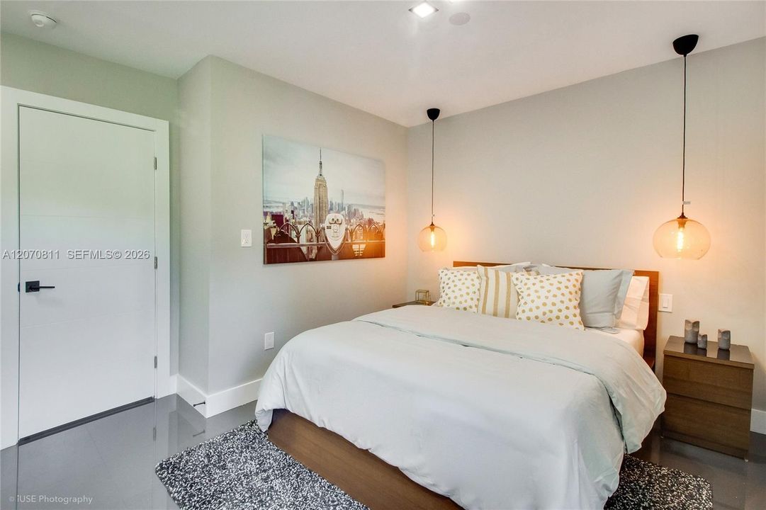 For Rent: $3,995 (4 beds, 3 baths, 1323 Square Feet)