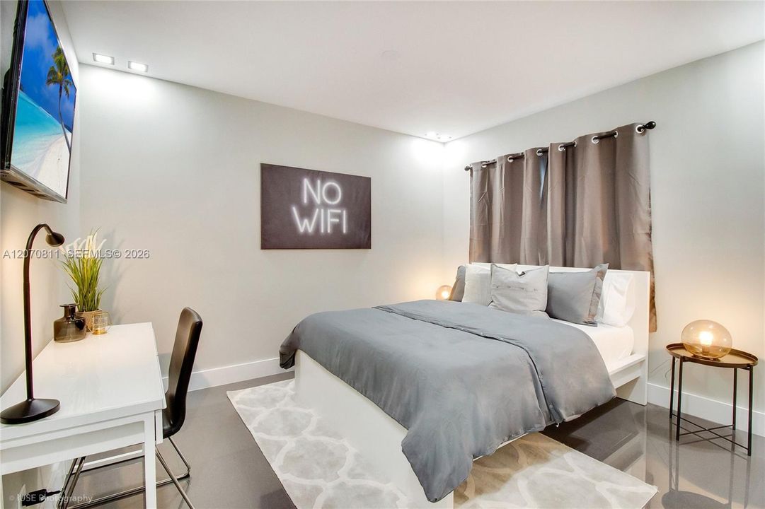 For Rent: $3,995 (4 beds, 3 baths, 1323 Square Feet)