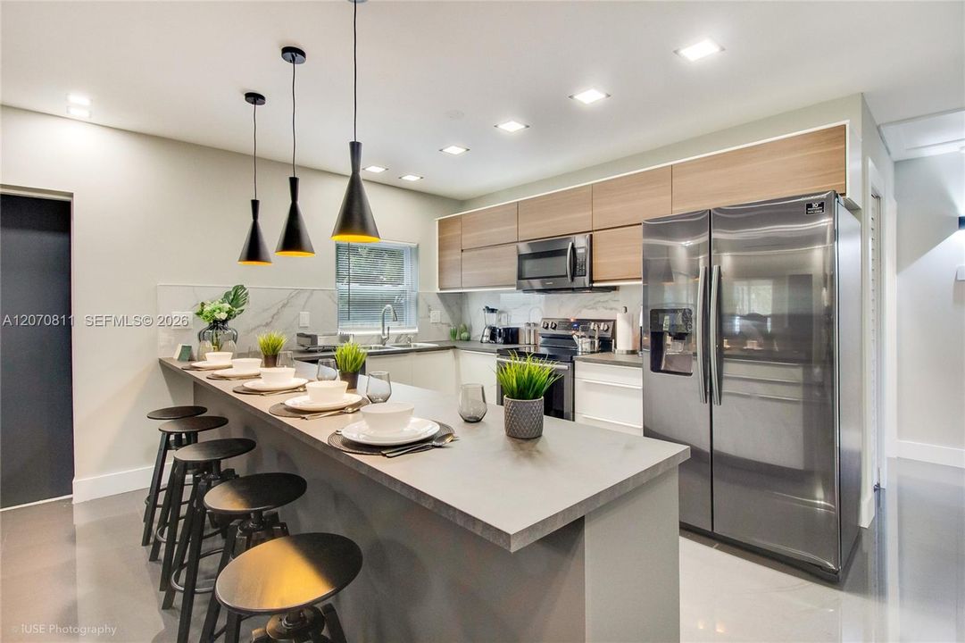 For Rent: $3,995 (4 beds, 3 baths, 1323 Square Feet)