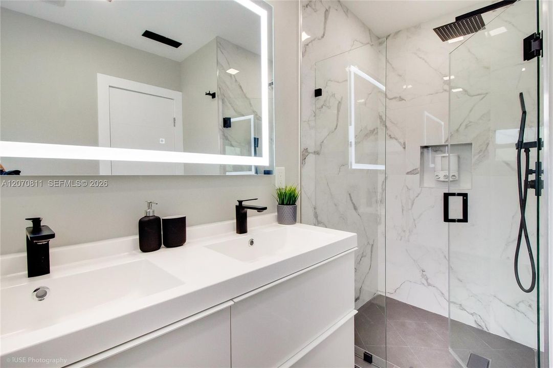 For Rent: $3,995 (4 beds, 3 baths, 1323 Square Feet)