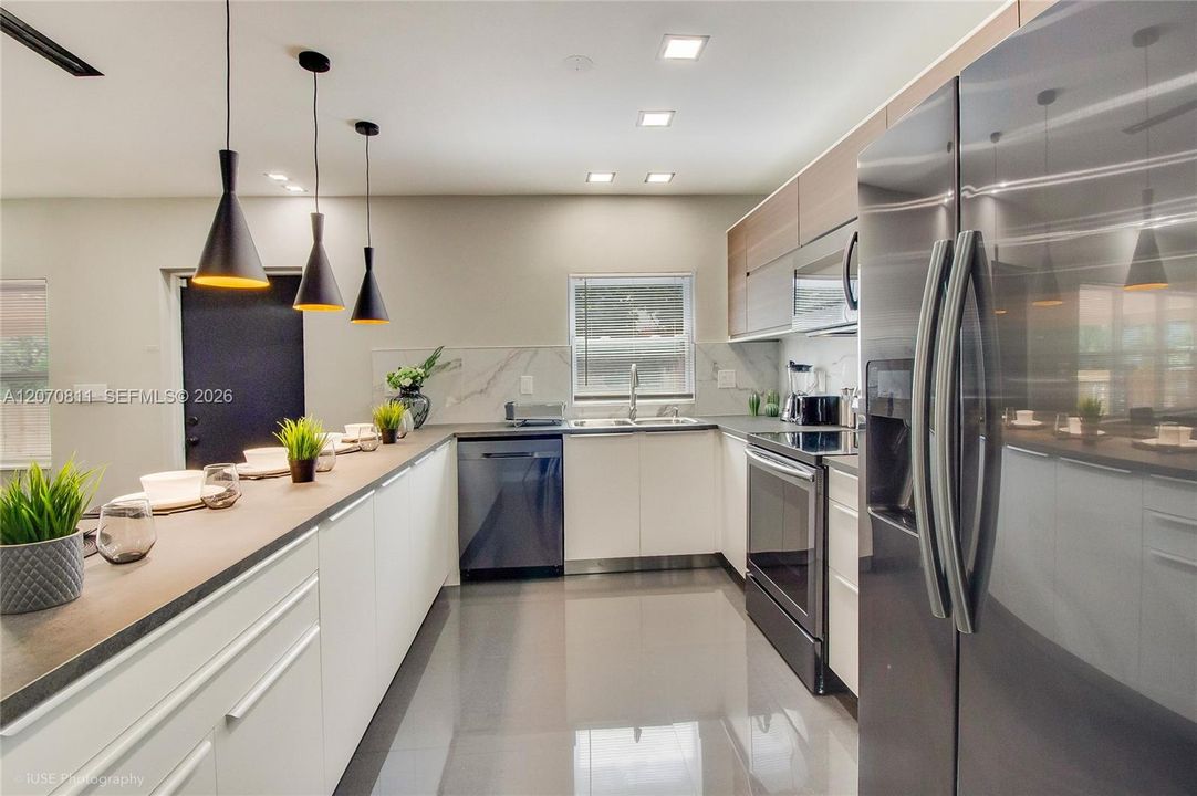 For Rent: $3,995 (4 beds, 3 baths, 1323 Square Feet)