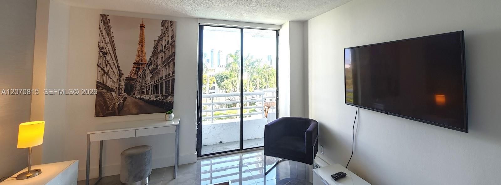 En Venta: $380,000 (2 camas, 2 baños, 1065 Pies cuadrados)