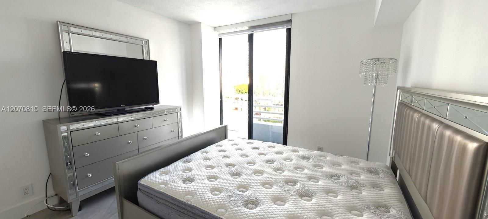 En Venta: $380,000 (2 camas, 2 baños, 1065 Pies cuadrados)
