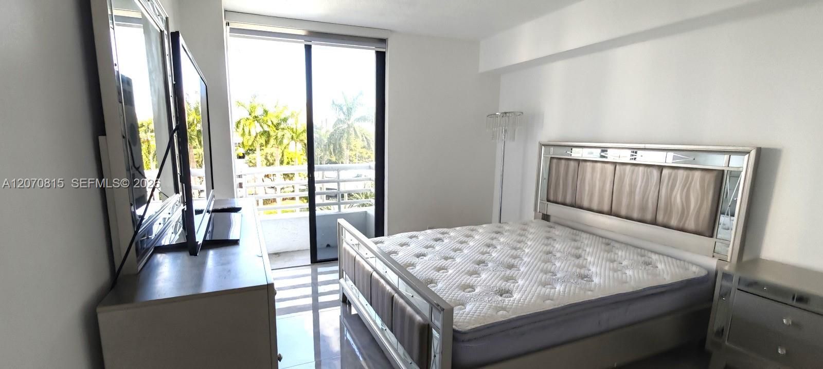 En Venta: $380,000 (2 camas, 2 baños, 1065 Pies cuadrados)