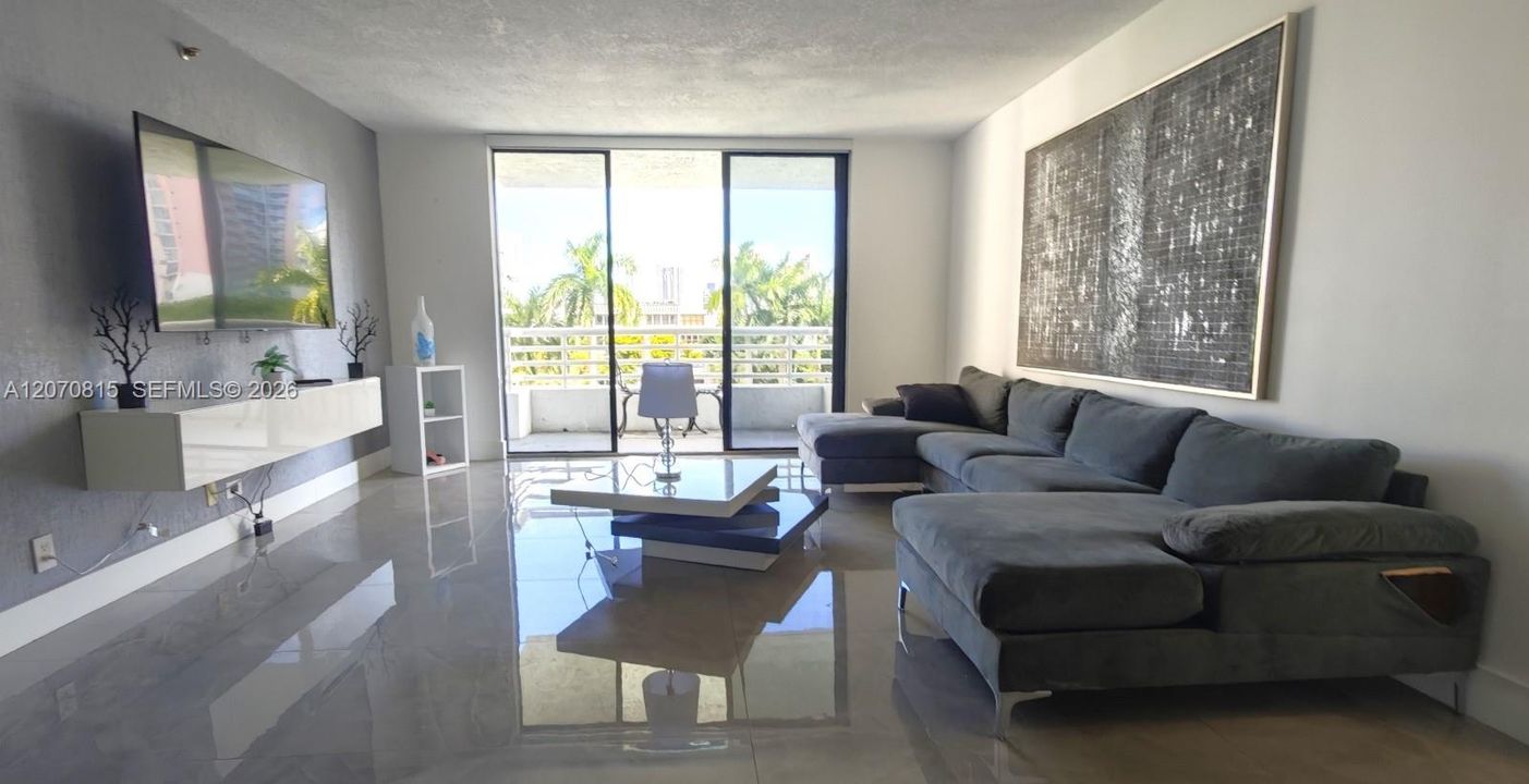 En Venta: $380,000 (2 camas, 2 baños, 1065 Pies cuadrados)