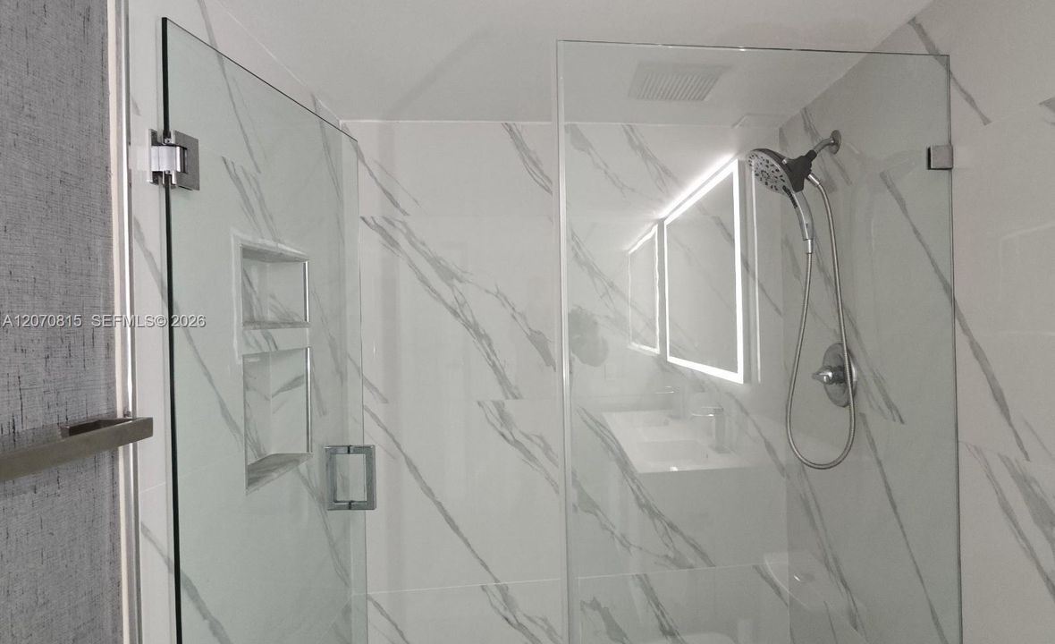 En Venta: $380,000 (2 camas, 2 baños, 1065 Pies cuadrados)