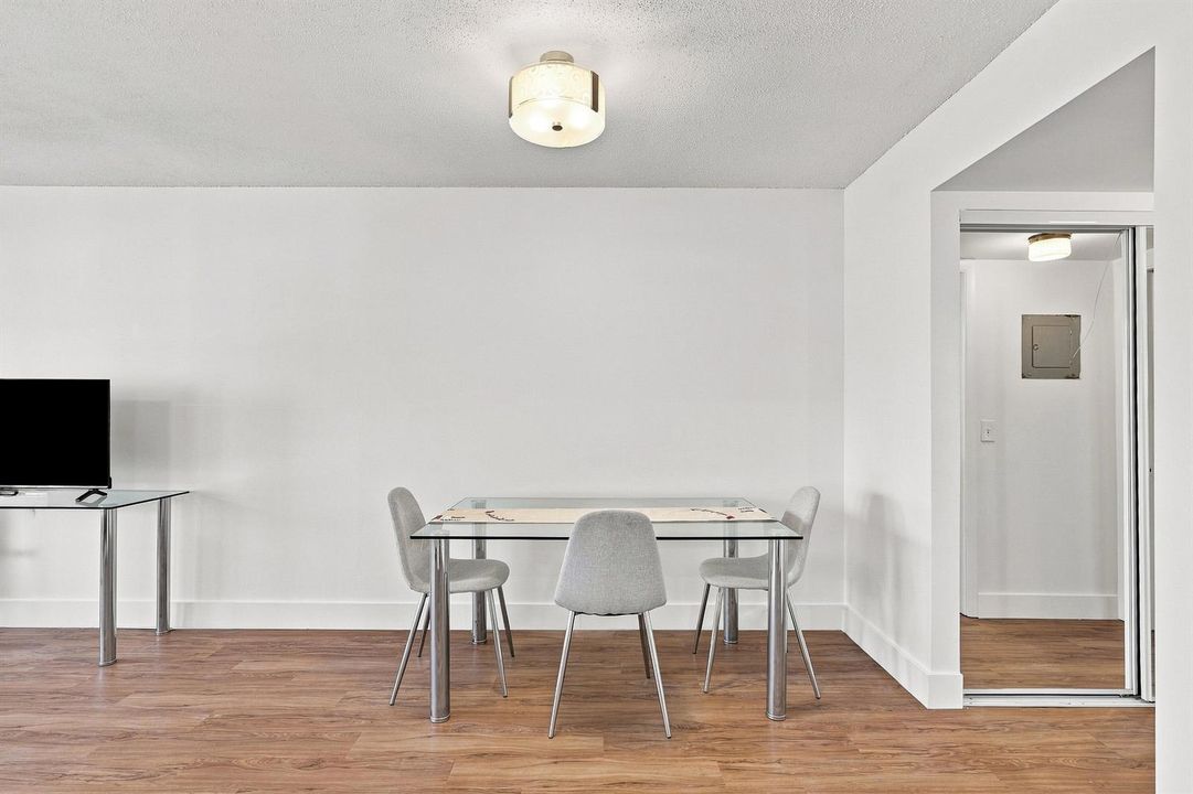 10_dining area