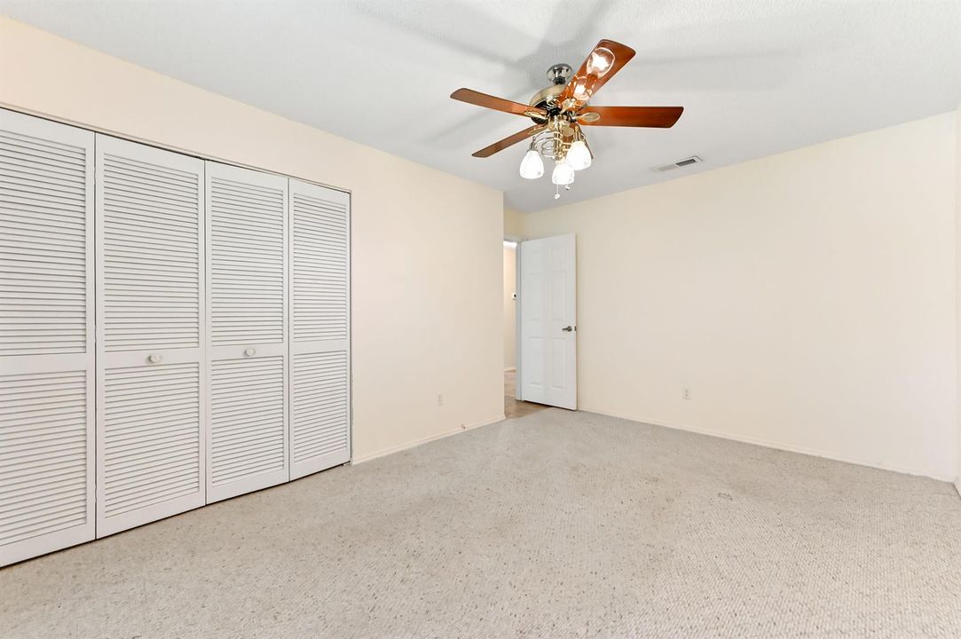 18 bedroom 02