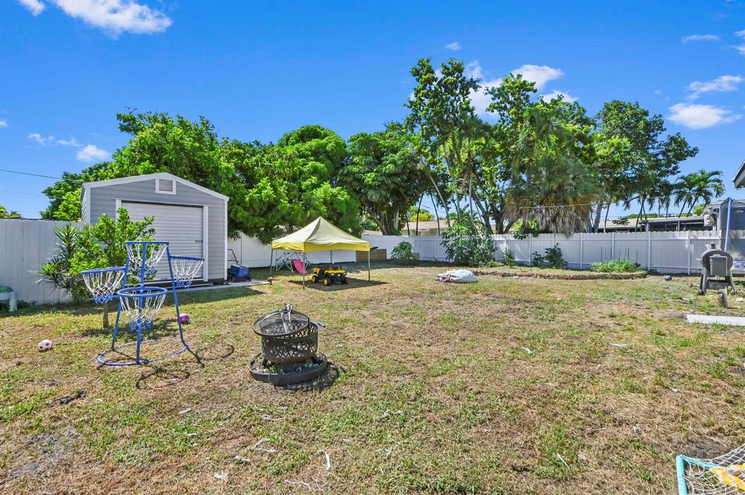 24 backyard 01