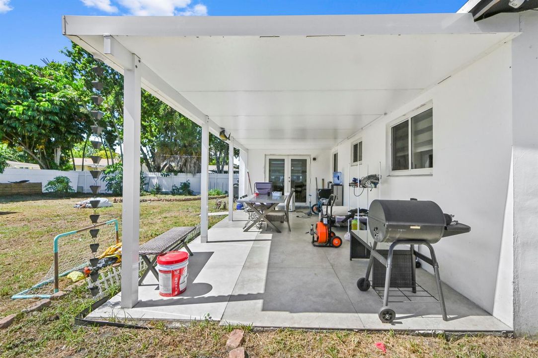 23 Patio 01