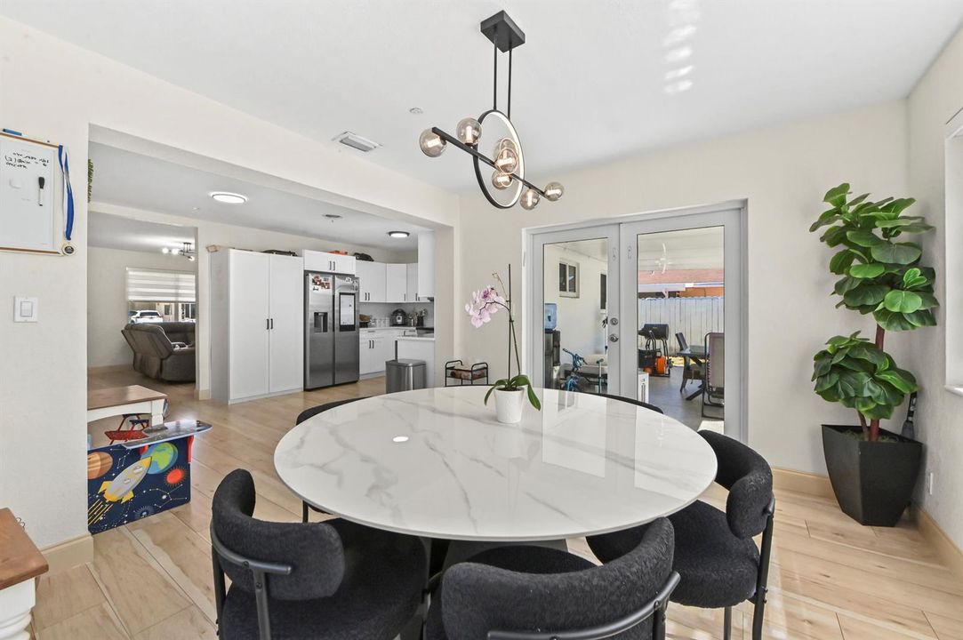 18 Dining area 02