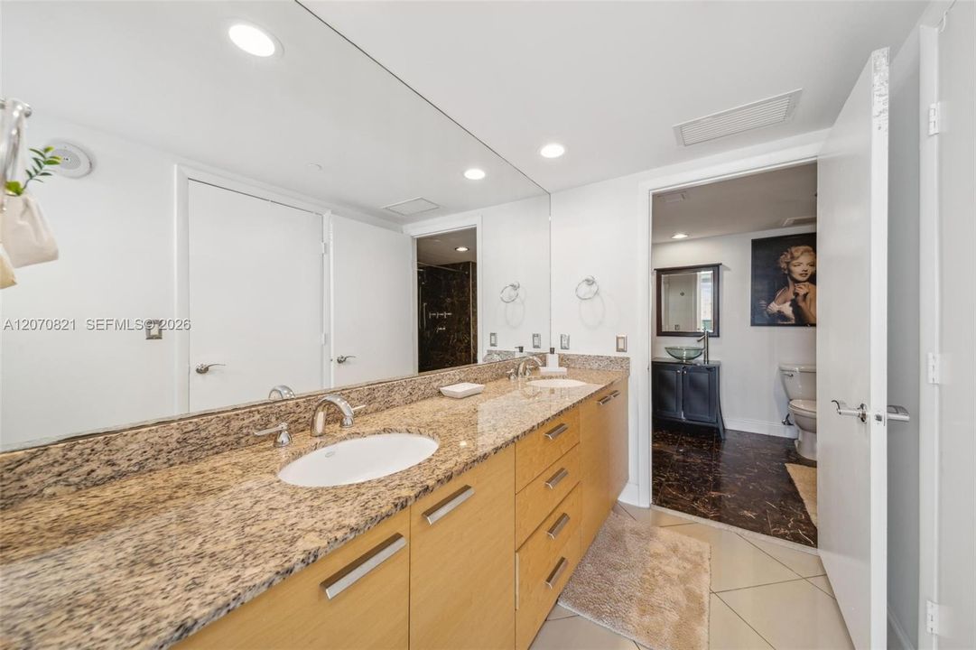 For Rent: $3,900 (2 beds, 1 baths, 1086 Square Feet)