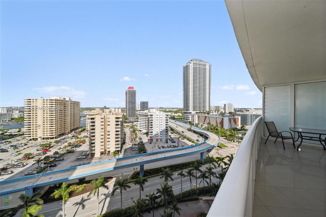 For Rent: $3,900 (2 beds, 1 baths, 1086 Square Feet)
