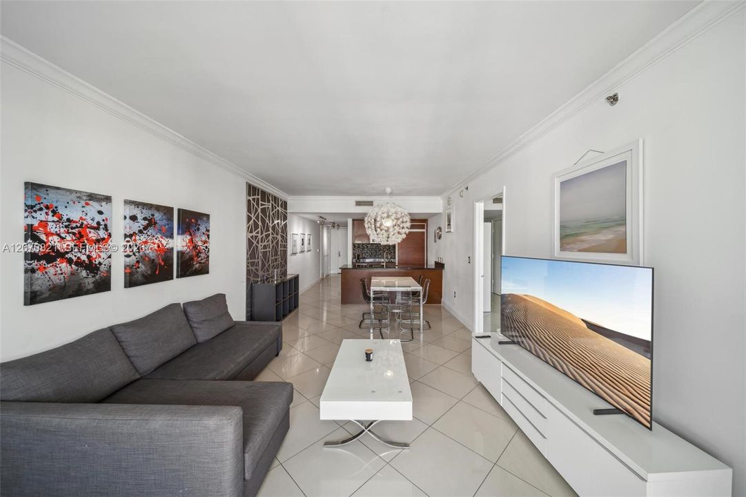 For Rent: $3,900 (2 beds, 1 baths, 1086 Square Feet)