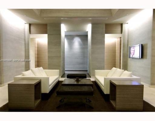 For Rent: $3,900 (2 beds, 1 baths, 1086 Square Feet)