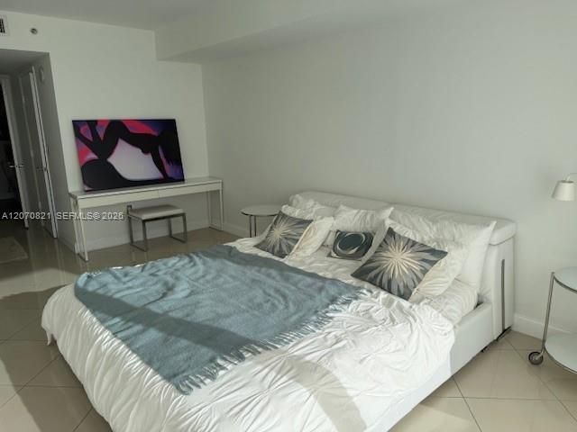 For Rent: $3,900 (2 beds, 1 baths, 1086 Square Feet)
