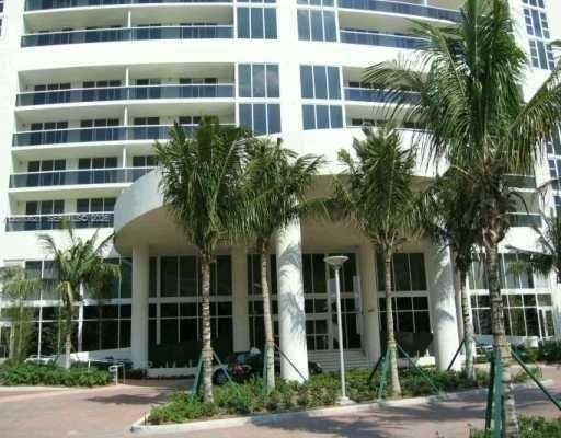 For Rent: $3,900 (2 beds, 1 baths, 1086 Square Feet)