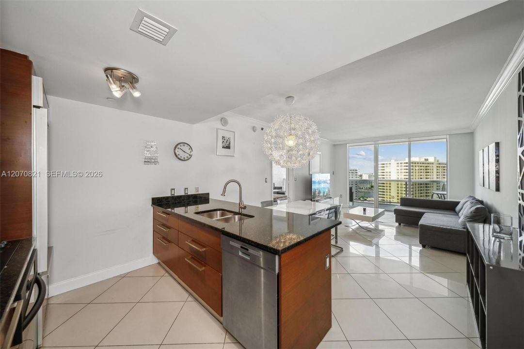 For Rent: $3,900 (2 beds, 1 baths, 1086 Square Feet)