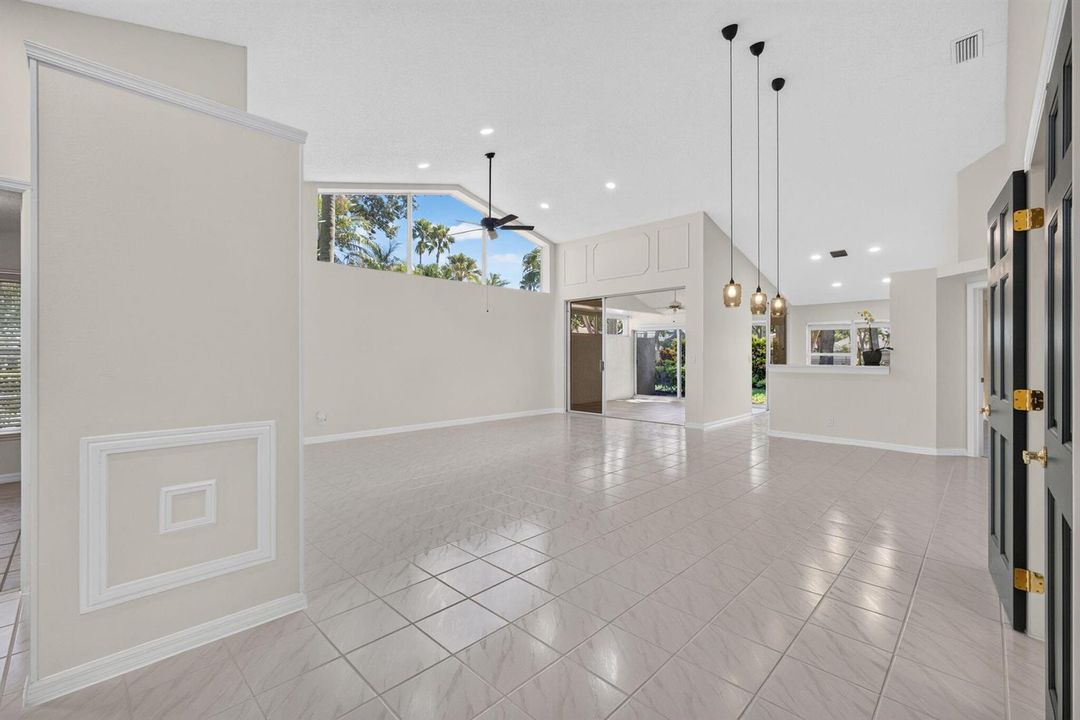 LIVING/DINNING ROOM