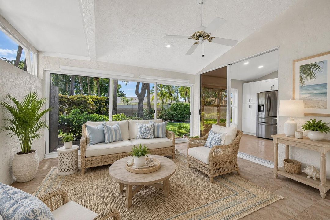 VIRTUSALLY STAGED INDOOR:OUTDOOR PATIO