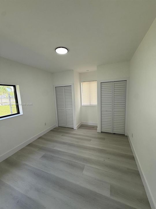 For Sale: $549,900 (4 beds, 2 baths, 1284 Square Feet)