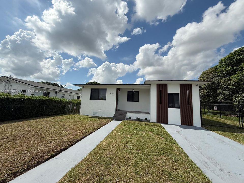 For Sale: $549,900 (4 beds, 2 baths, 1284 Square Feet)