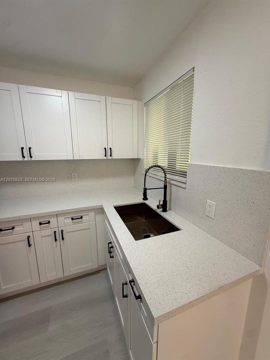 For Sale: $549,900 (4 beds, 2 baths, 1284 Square Feet)