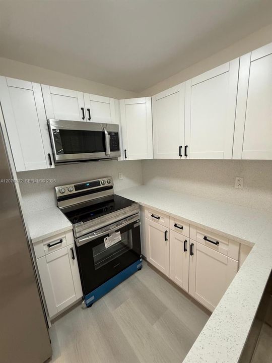 For Sale: $549,900 (4 beds, 2 baths, 1284 Square Feet)
