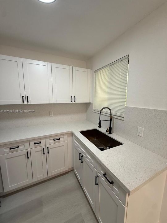 For Sale: $549,900 (4 beds, 2 baths, 1284 Square Feet)