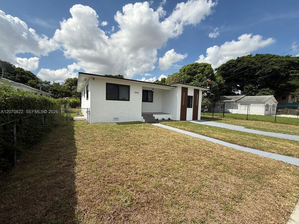 For Sale: $549,900 (4 beds, 2 baths, 1284 Square Feet)