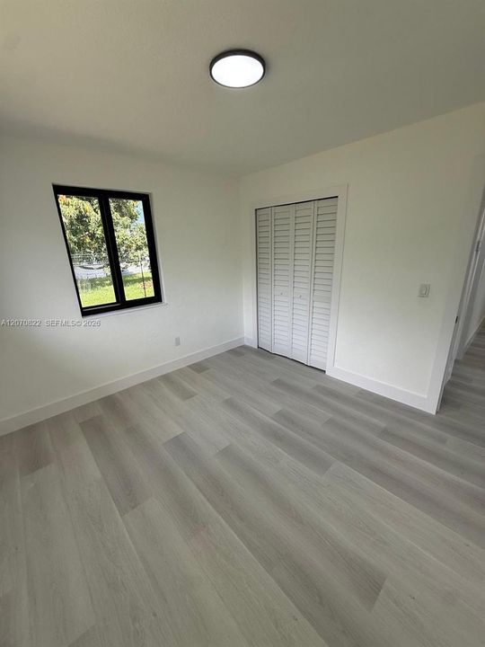 For Sale: $549,900 (4 beds, 2 baths, 1284 Square Feet)