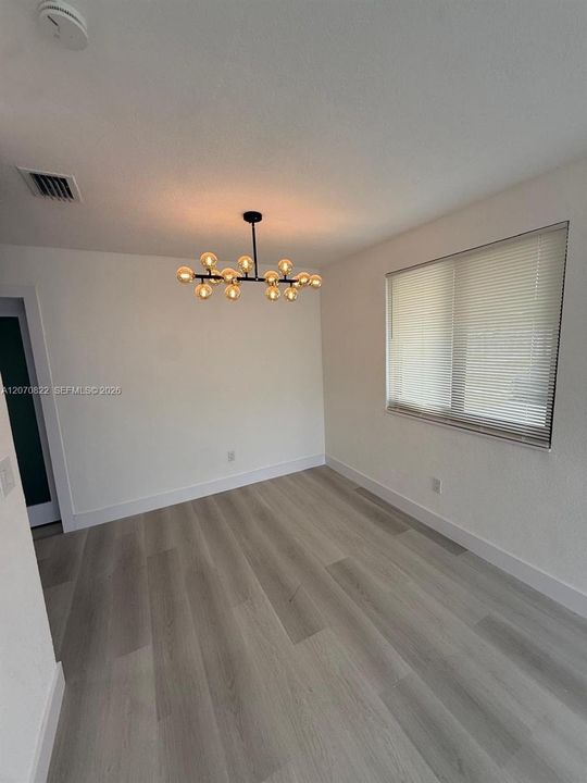 For Sale: $549,900 (4 beds, 2 baths, 1284 Square Feet)