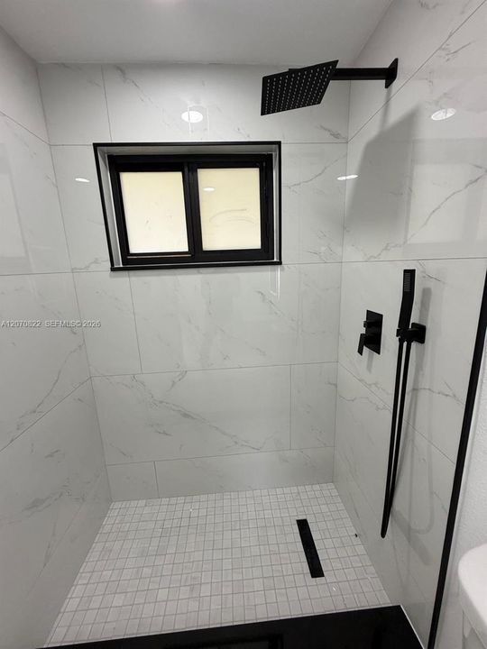 For Sale: $549,900 (4 beds, 2 baths, 1284 Square Feet)