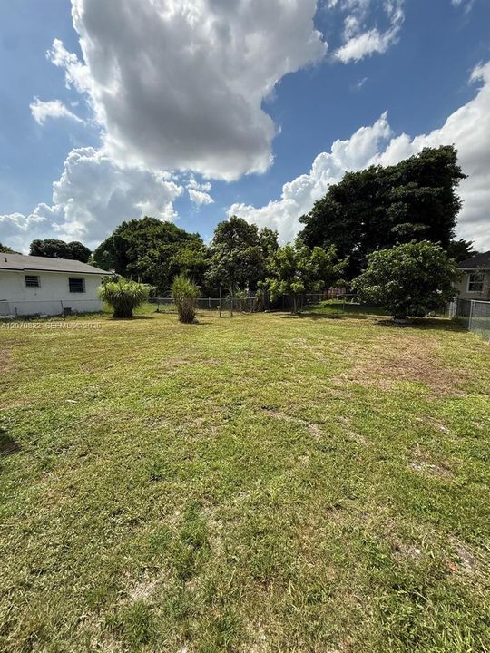For Sale: $549,900 (4 beds, 2 baths, 1284 Square Feet)
