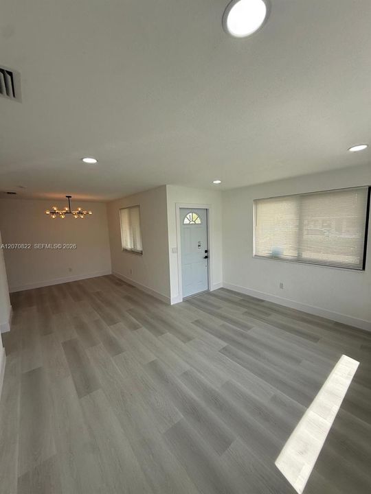 For Sale: $549,900 (4 beds, 2 baths, 1284 Square Feet)