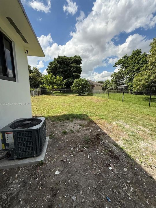 For Sale: $549,900 (4 beds, 2 baths, 1284 Square Feet)