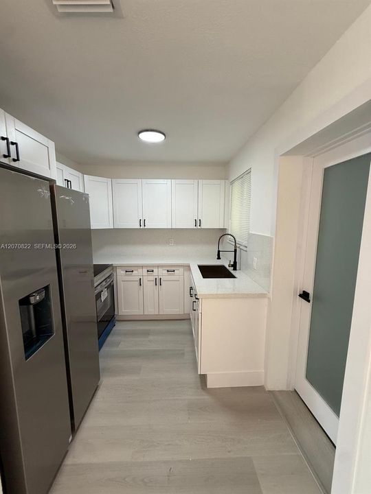 For Sale: $549,900 (4 beds, 2 baths, 1284 Square Feet)